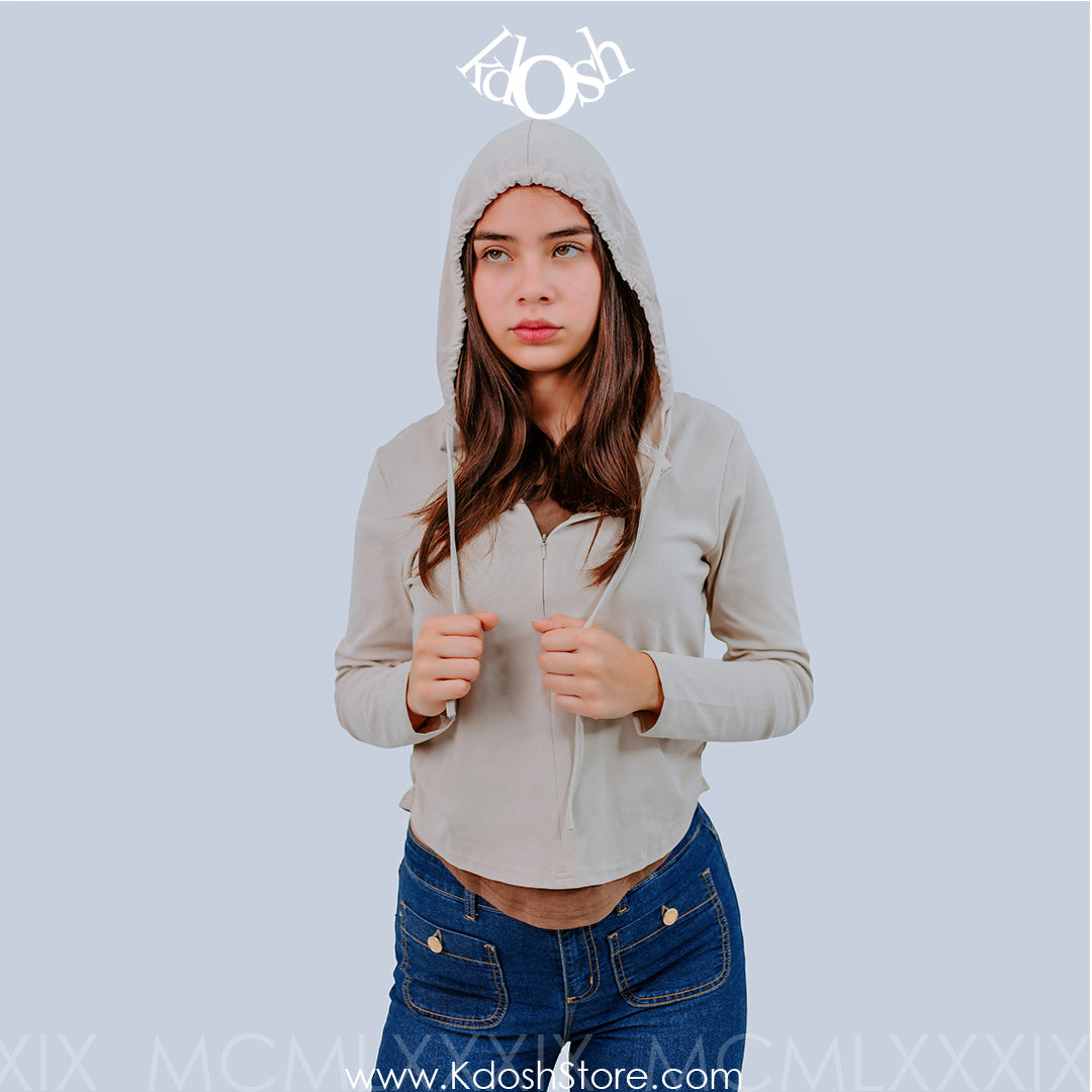 Polo con Capucha Ajustada – Estilo Casual y Cómodo