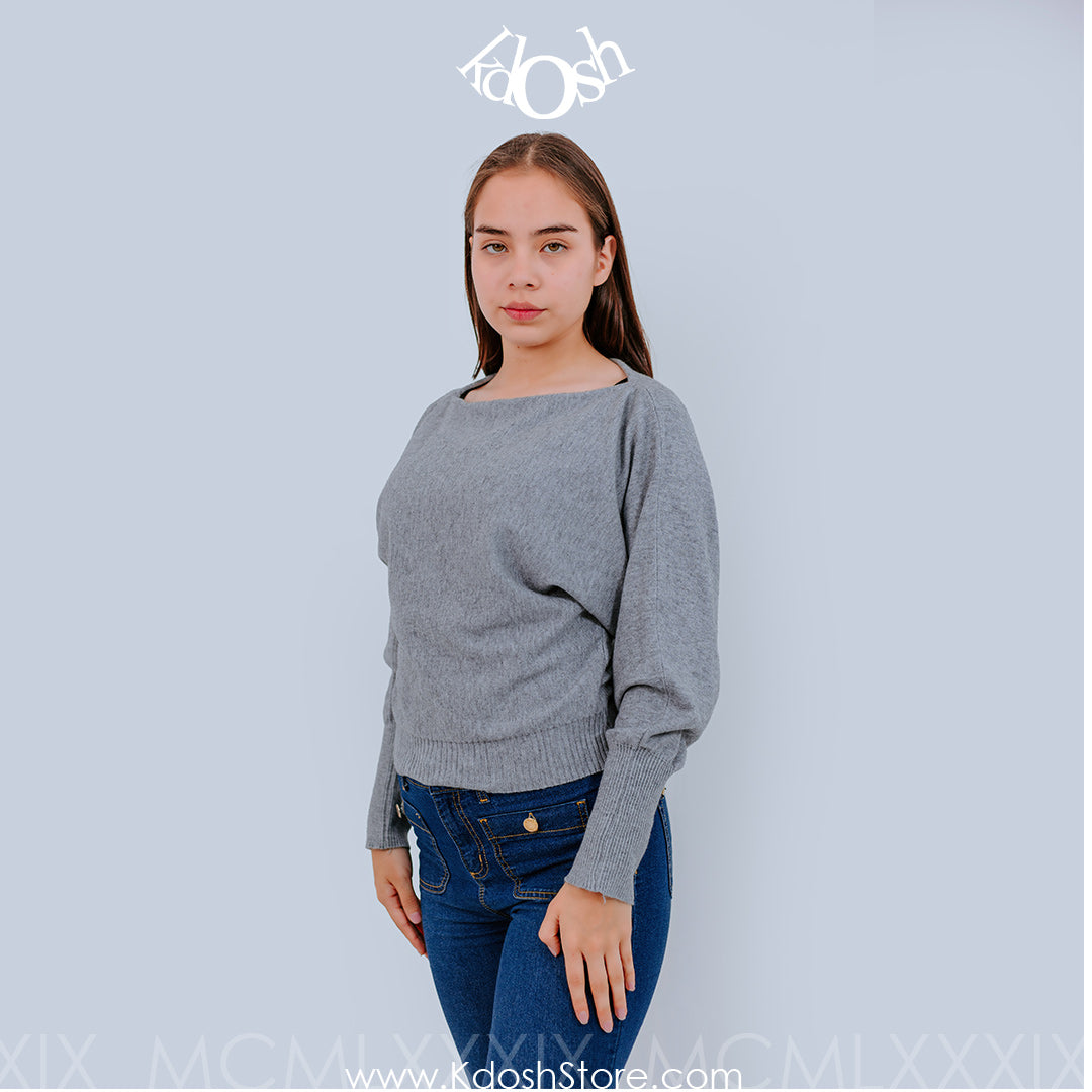 Chompa Off-Shoulder – Elegancia y Estilo con un Toque Atrevido